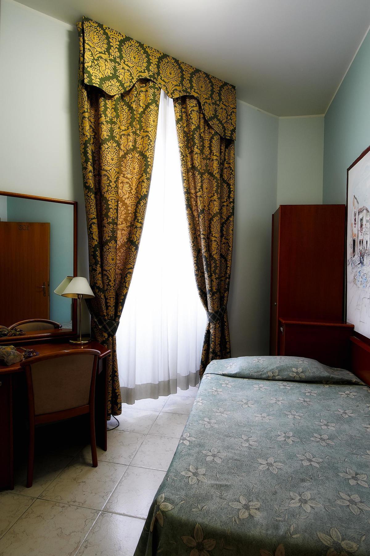 Nazional Rooms ローマ エクステリア 写真