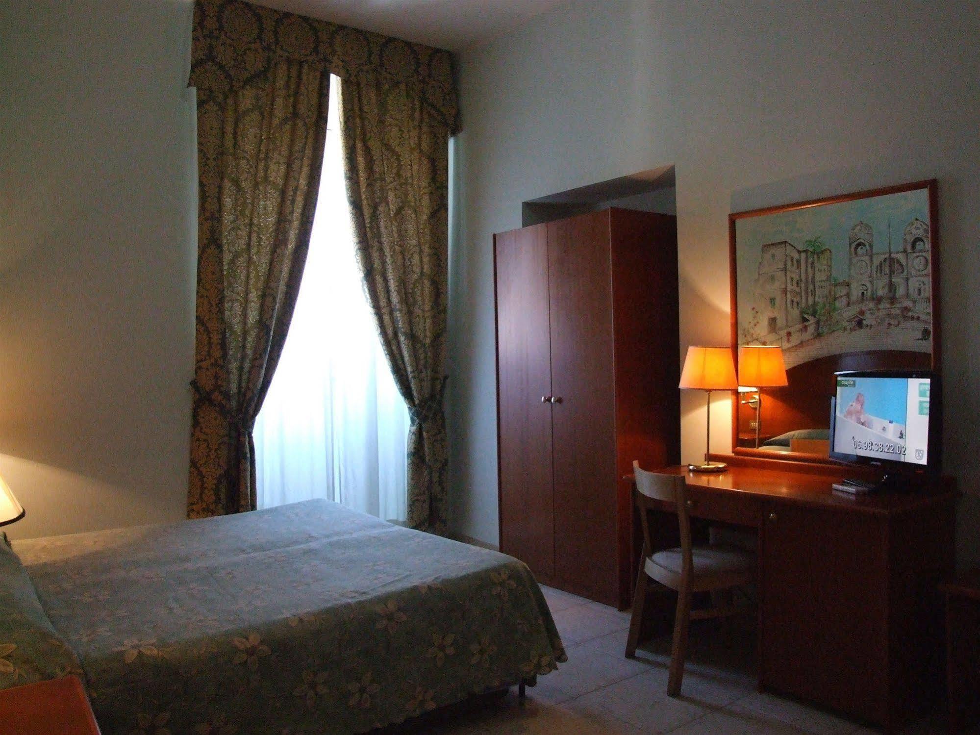 Nazional Rooms ローマ エクステリア 写真